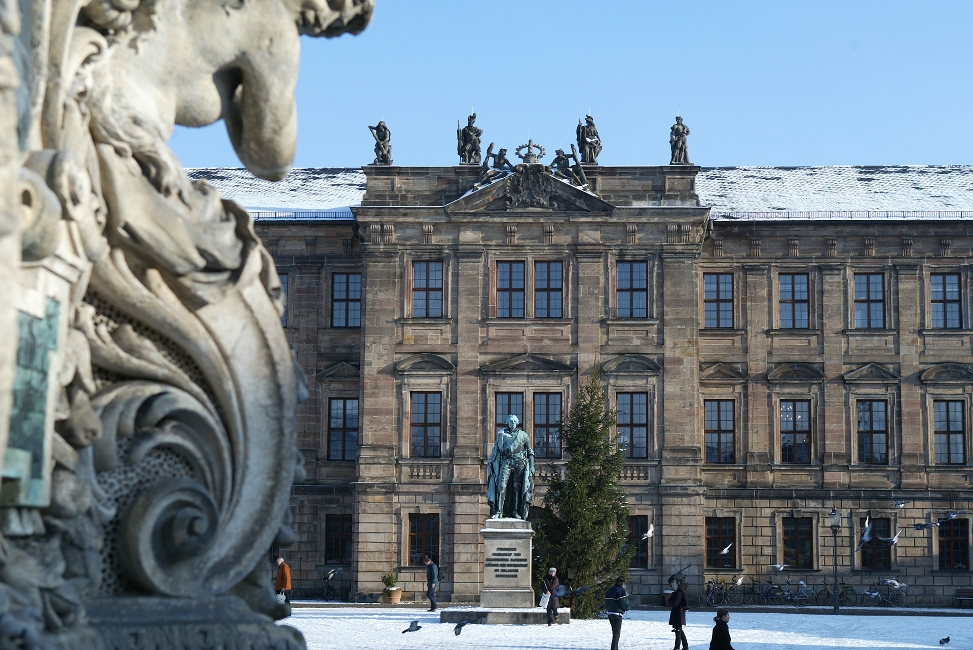 Zum Artikel "Die Naturwissenschaftliche Fakultät wünscht einen guten Start ins Neue Jahr"