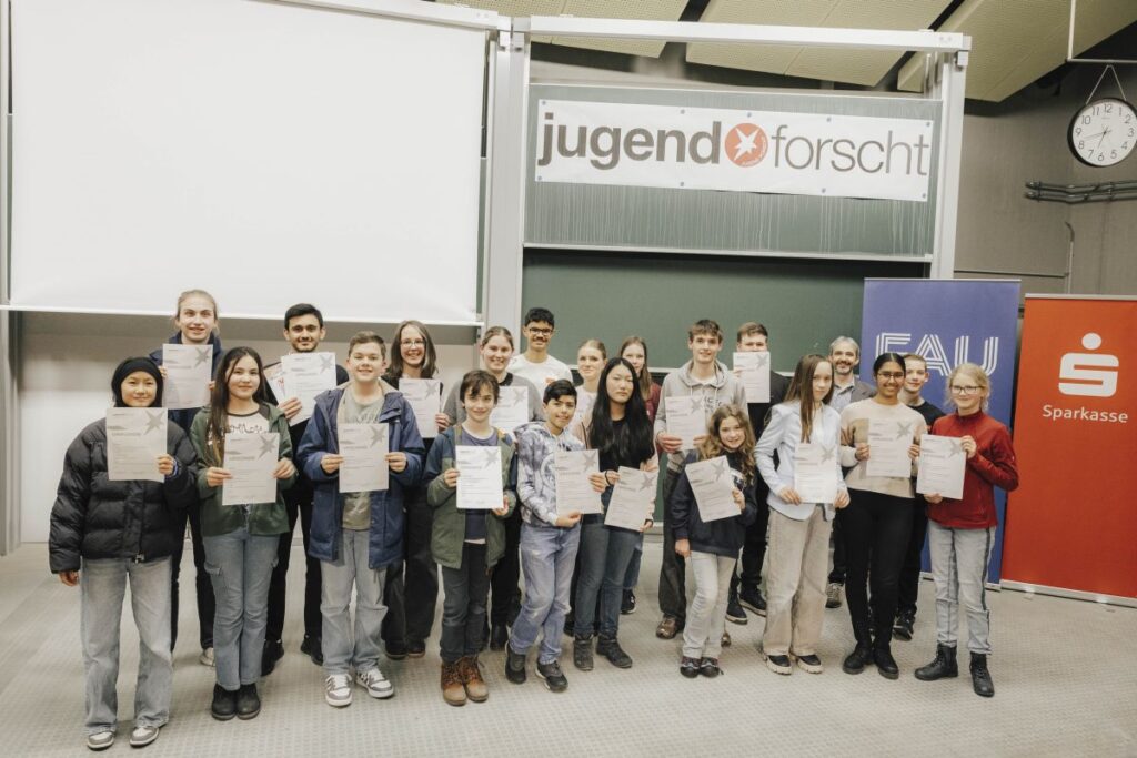 Gruppenfoto der Gewinnerinnen und Gewinner des Regionalwettbewerbs an der FAU (Bild: FAU/Giulia Iannicelli)